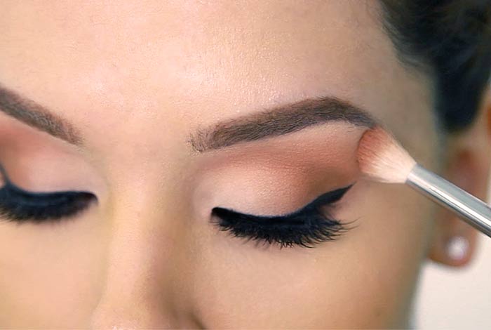 apply eye shadow perfectly