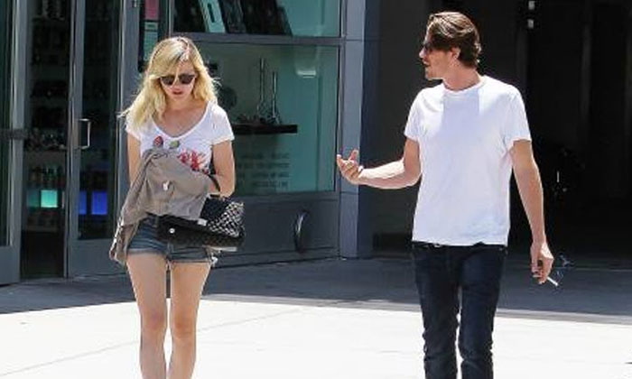  Kirsten Dunst and Garrett Hedlund Behaved Really Weird in Public