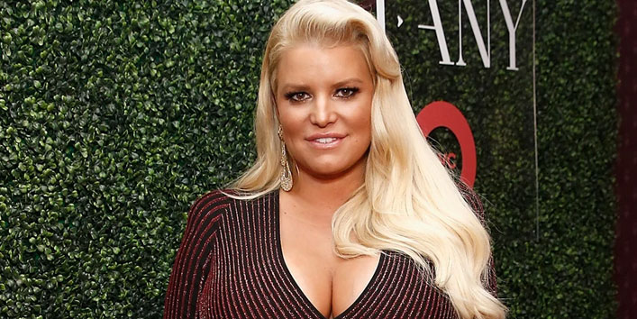 Jessica-Simpson-Speed-boat-for-Tony-Romo